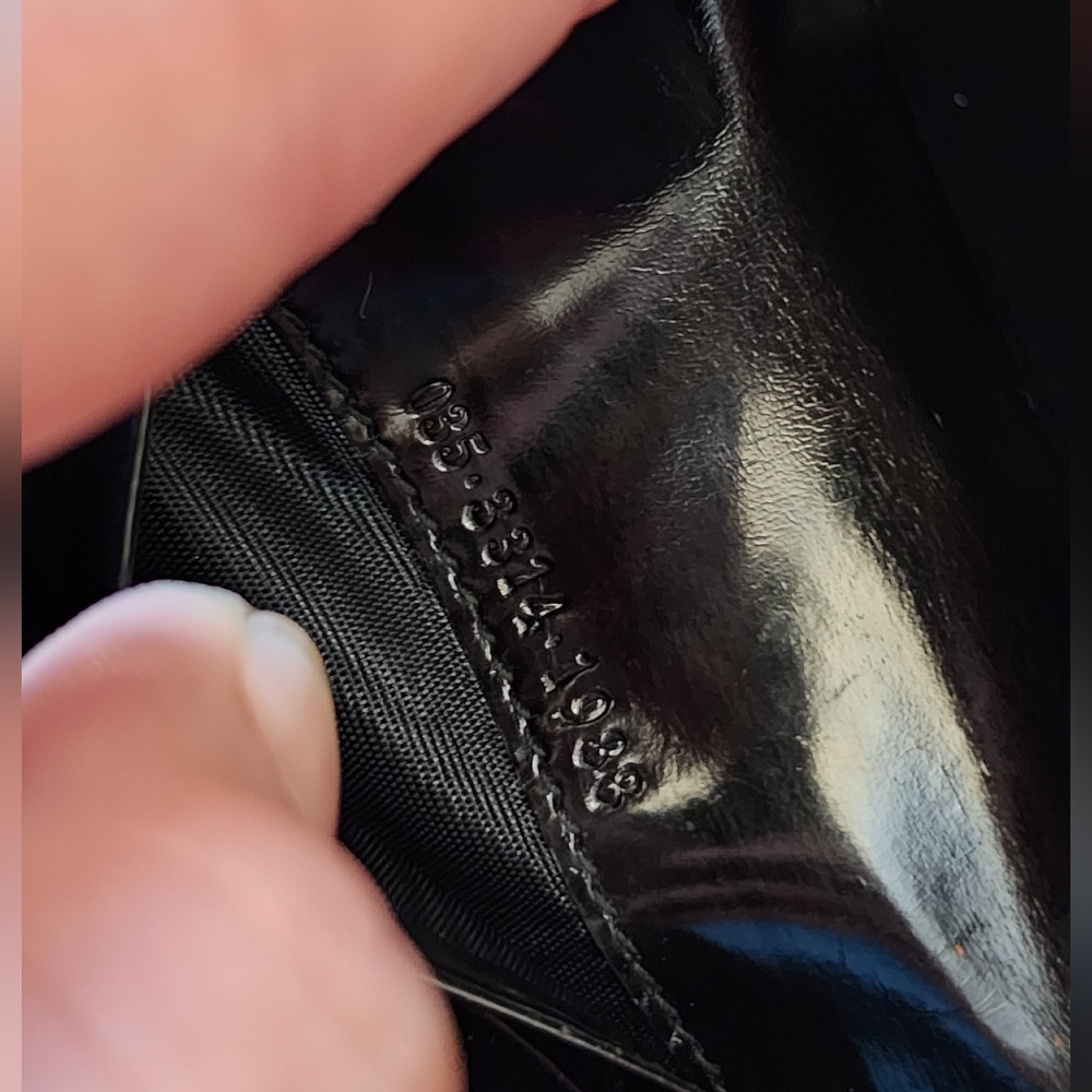 GUCCI G logo Compact Zippy Wallet - Picture 16 of 16